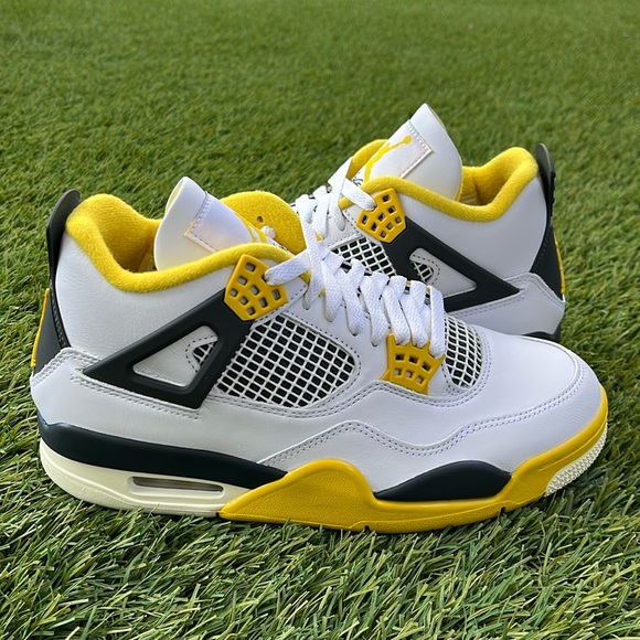 Air Jordan 4 Retro - Picture 1 of 5